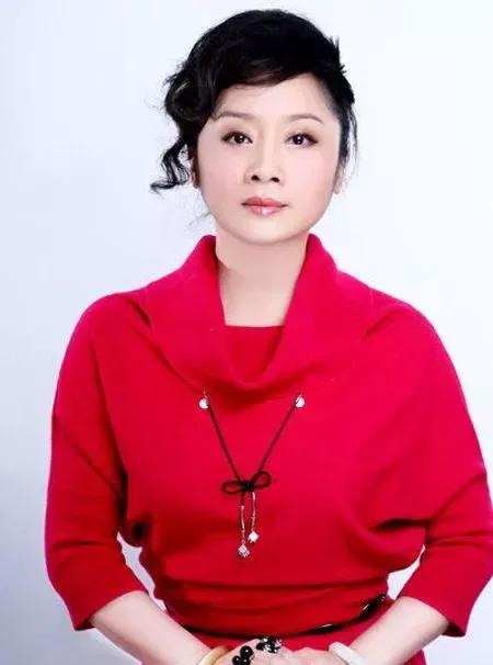 演员王新军：成名后抛妻弃子，把秦海璐宠成宝，前妻火了他却糊了