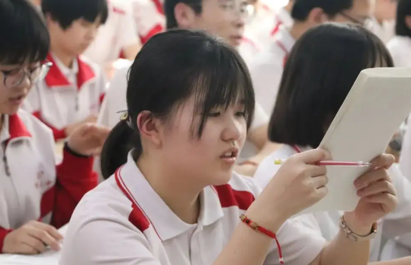 高考分数和模拟考分数差多少？学霸的答案很中肯，考生可以放心了