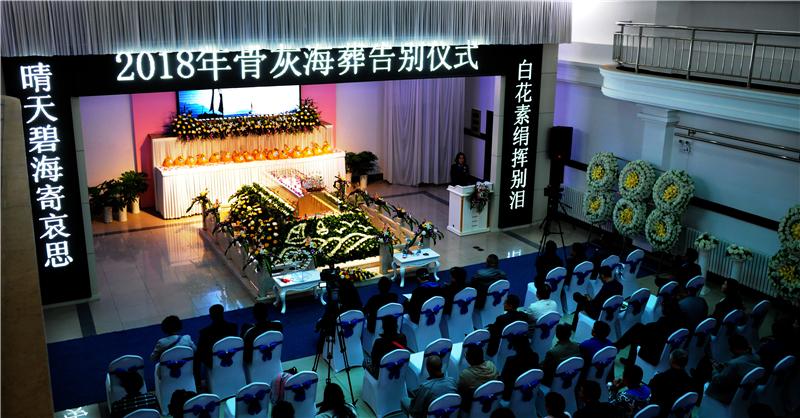 海葬师陈琦:每年送走8000具骨灰,被海景房开发商举报不吉利