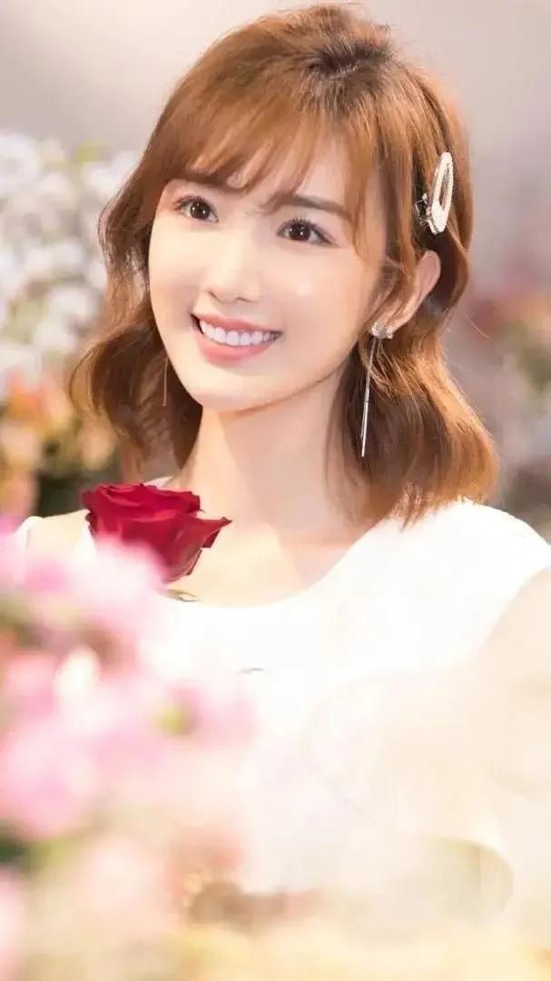 毛晓彤，赵露思，梁洁和胡意旋，谁最甜美