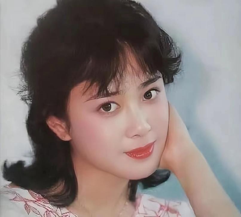 傅艺伟:两段失败的婚姻,中年却自甘堕落,毁了自己也害了儿子