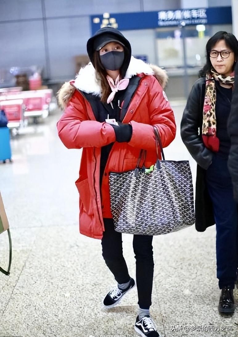 上半身貌美如花，下半身歪七八扭，这9位女星镜头前后反差好大
