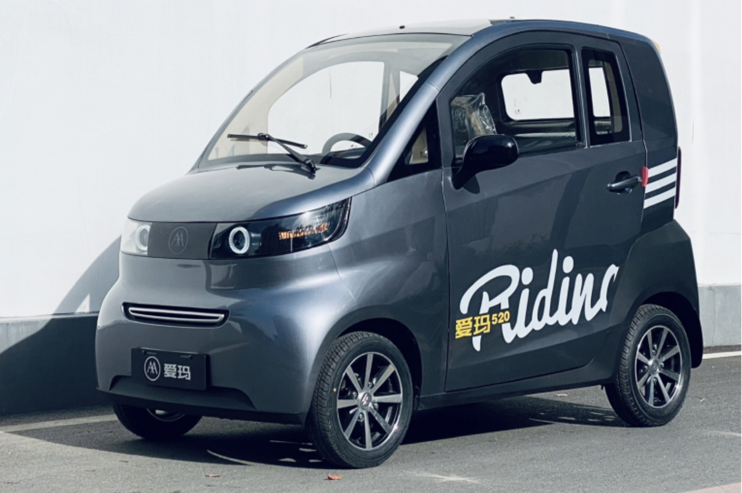 爱玛四轮电动小车实拍,1 2座椅带天窗,续航140km,适合买菜接娃