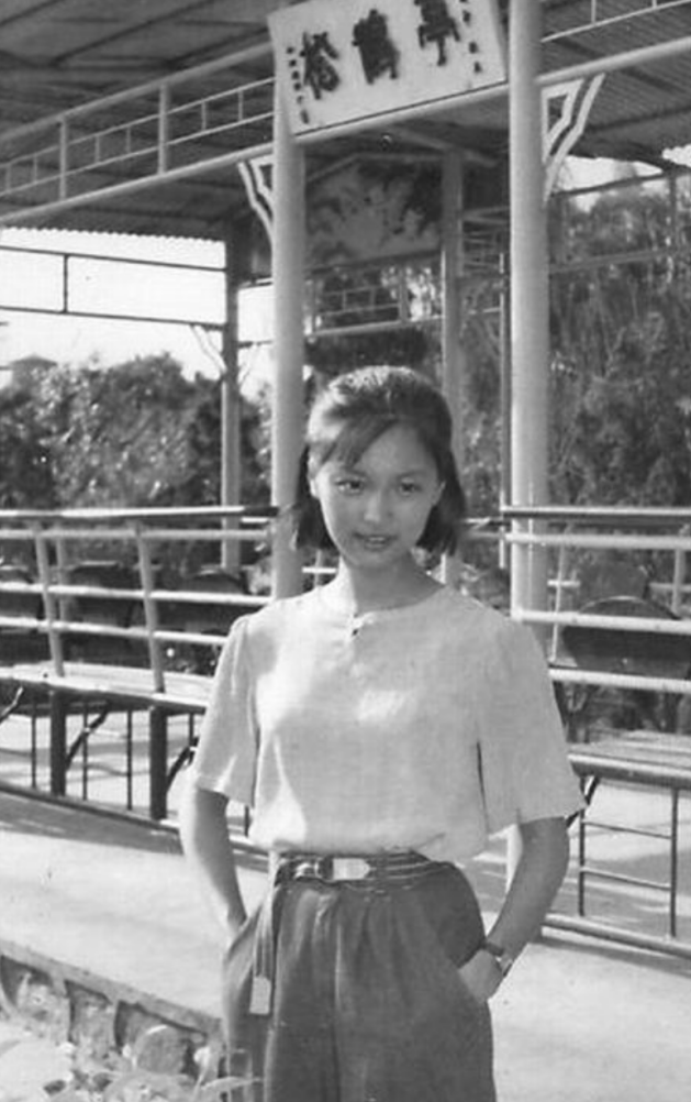 挂历女神殷亭茹：爆红后退圈，中年丧夫，晚年又病死他乡令人唏嘘