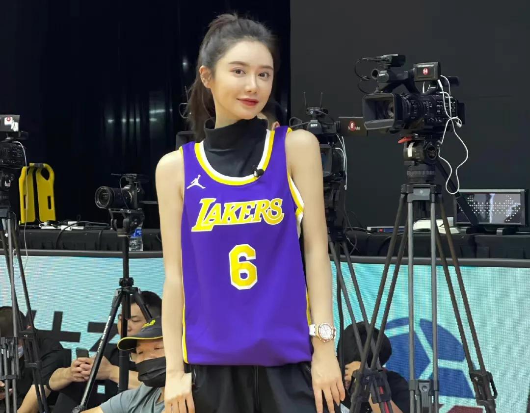 为什么叫nba解说小姨妈(谈起腾讯NBA女主播，就不得不提起小姨妈的大名了，你更喜欢谁？)