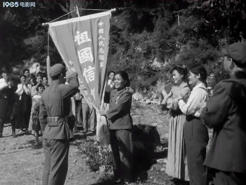 她是《打击侵略者》慰问团梅团长，丁大勇母亲，为啥难见演员消息