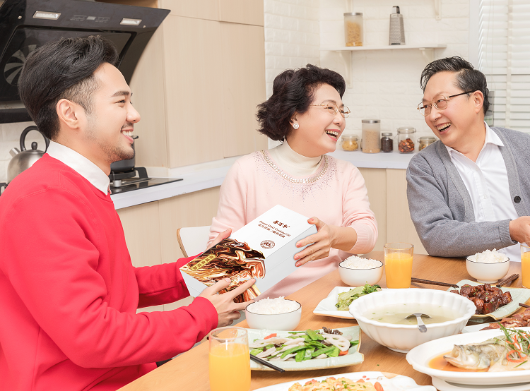 过年送礼送什么，首选善百年二酯油