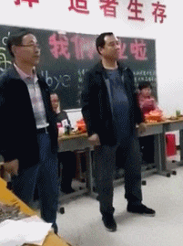 这小孩子从小到大巅峰，有了这个神兽就从小不怕欺负了