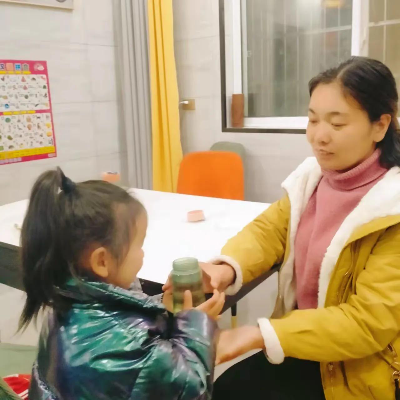 淅川县西簧乡中心幼儿园开展庆“三八”妇女节系列活动