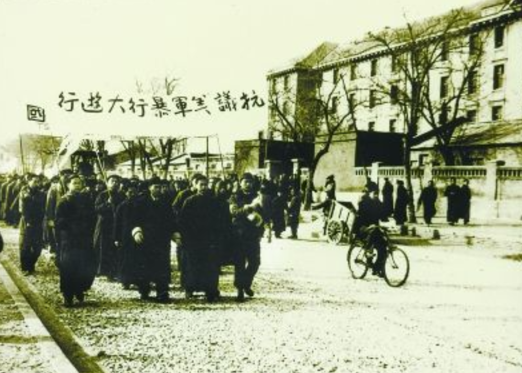 1946年，美国兵侵犯北大女生沈崇，宋美龄接手后，是如何处理的？