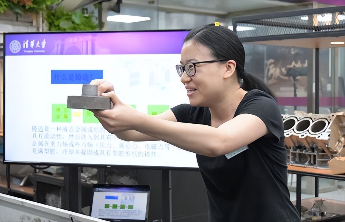 高颜值校花为母校宣传，引得网友阵阵嘲讽：专科也“配”宣传？