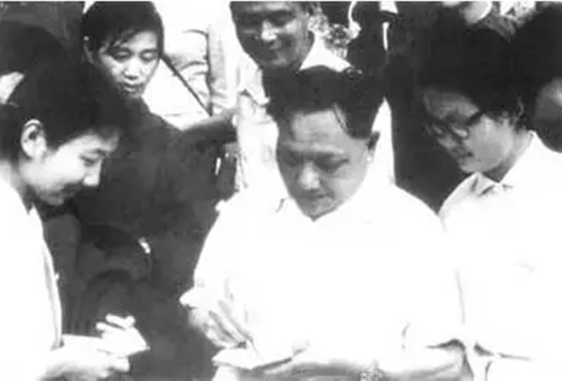 1977年高考恢复之际，邓小平一言拍板，改写了一代知识青年的命运