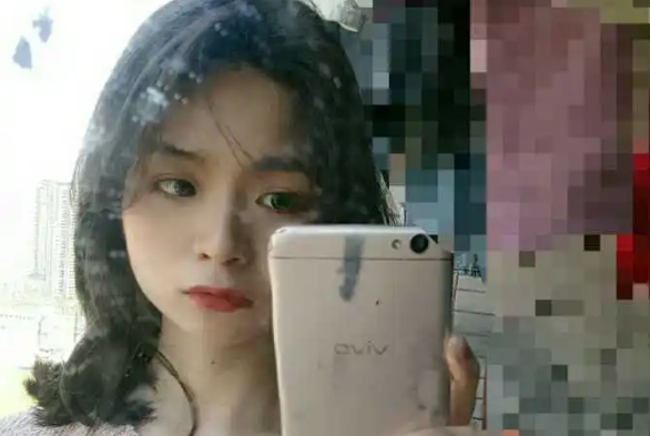 女大学生第一次约会很激动，室友帮忙梳妆打扮，评论区满是嘲讽