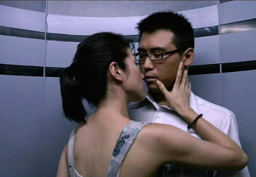 “星二代”李乃文：演18年配角，与颜丙燕意难平，47岁婚姻成谜