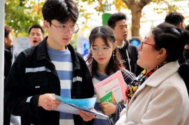 毕业生首选城市排名更新，青岛上榜不意外，上海居首位引起热议