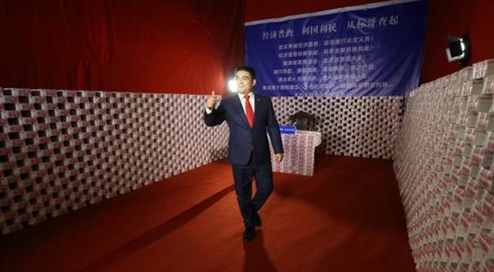 曾经高调捐款20亿，却被曝出接连造假，陈光标是真慈善还是假作秀