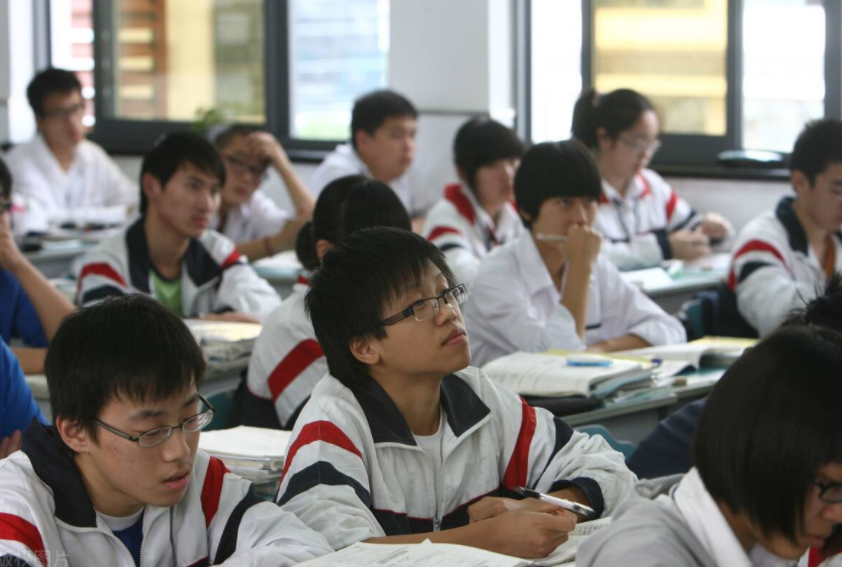 双减已实行一个学期，公立和私立学校有哪些差距？学生该如何选择