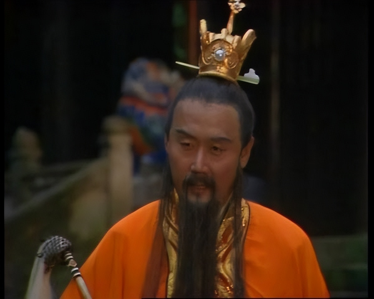 有人选择在娱乐圈硬混，有人选择保家卫国，同是星二代差距还挺大