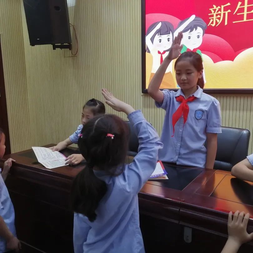 四川天府新区白沙小学举行庆六一表彰活动暨一年级分批入队仪式