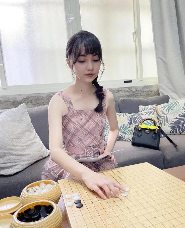 中澳混血最美棋手黑嘉嘉,台上冷脸台下激萌捕获一众日本粉丝