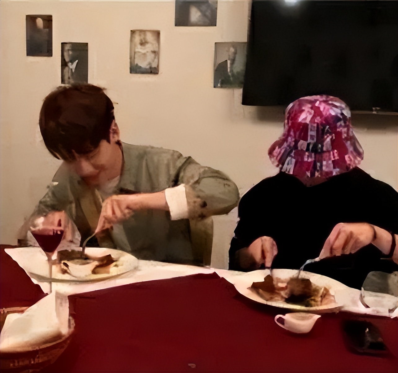 任豪再次塌房：骗粉，劈腿女网红，被官方点名：他还不凉了？