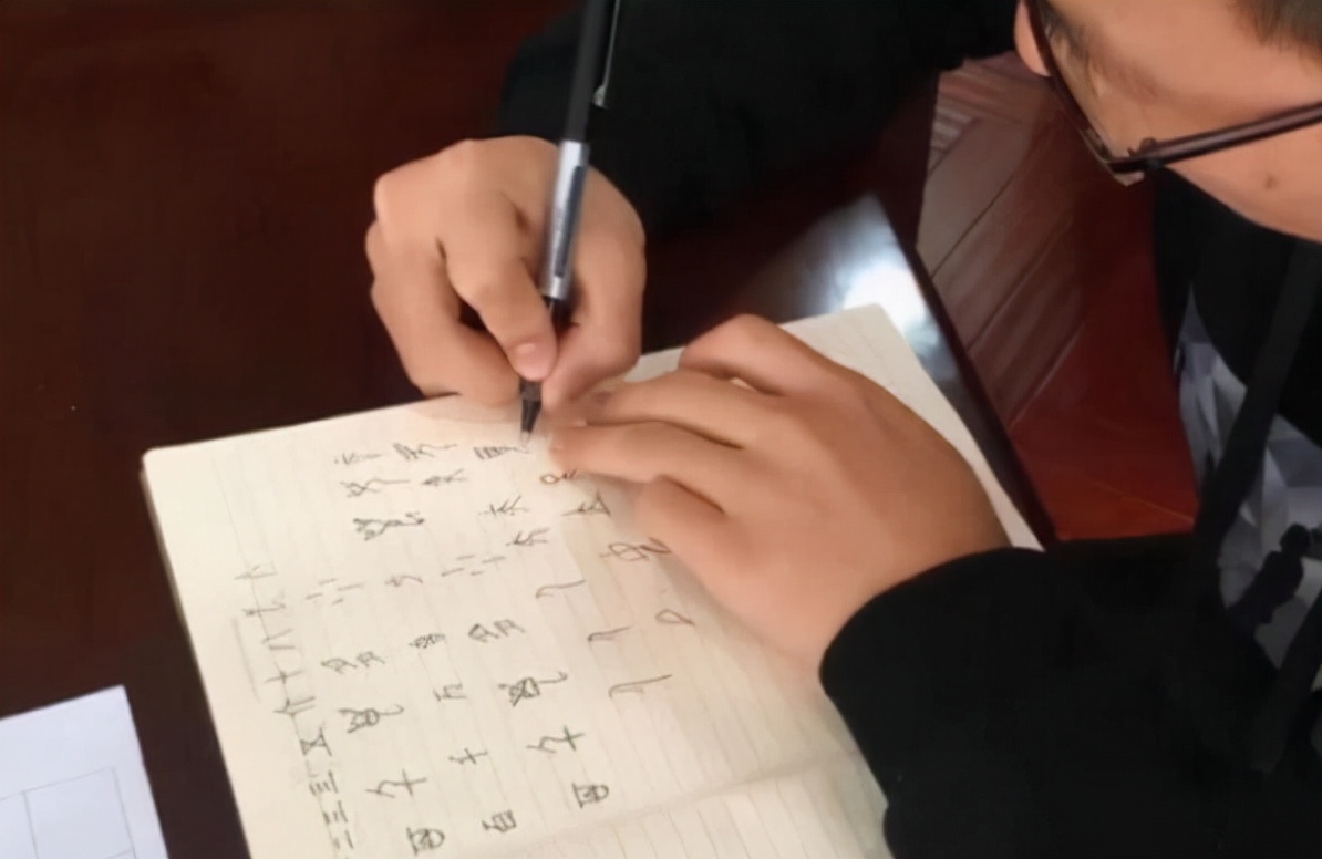 高考作文字体无人识，仅得6分被破格录取，结果他却打烂一手好牌