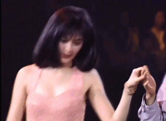 港片5大绝色美女近况悬殊，有人打碟，有人写书，有人成亿万富婆