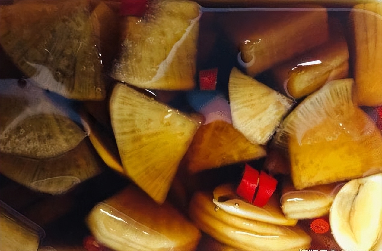 为啥老一辈人因为穷经常吃咸菜，却很少高血压、癌症？告诉你真相