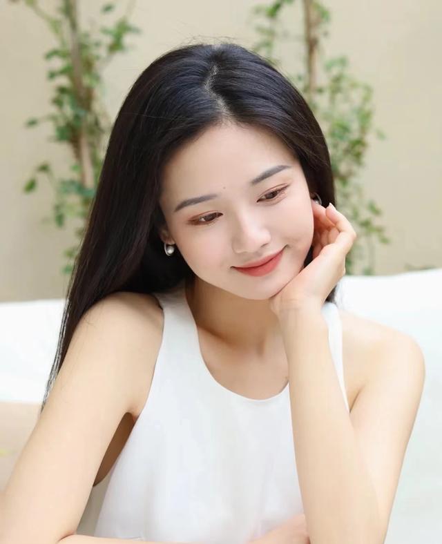 會化妝和不會化妝的人，最大的區別在“底妝”，不會化假白還浮粉