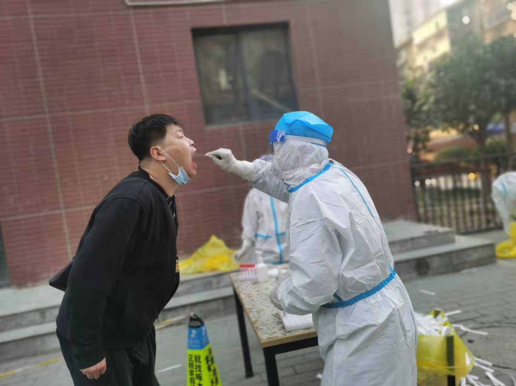 担使命 阻疫情 六天采集核酸156141人次