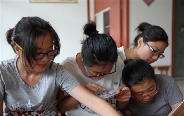 2017年高考图片欣赏（2017年农村四胞胎姐妹花同时考上大学）