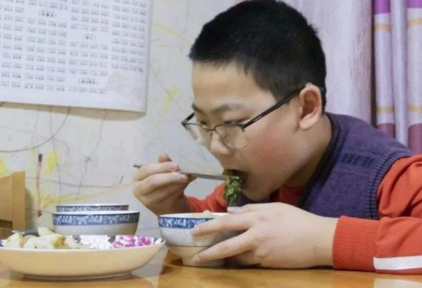 初中生“身高标准表”来了，男女标准不一样，看看你家娃达标没？