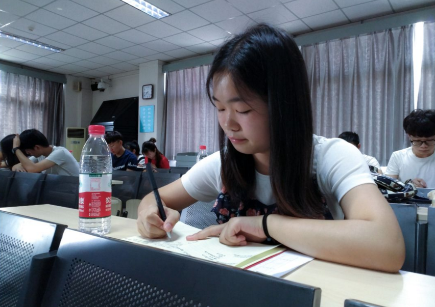 大学生要擦亮双眼，“三方协议”别随意乱签，容易弄丢应届生身份