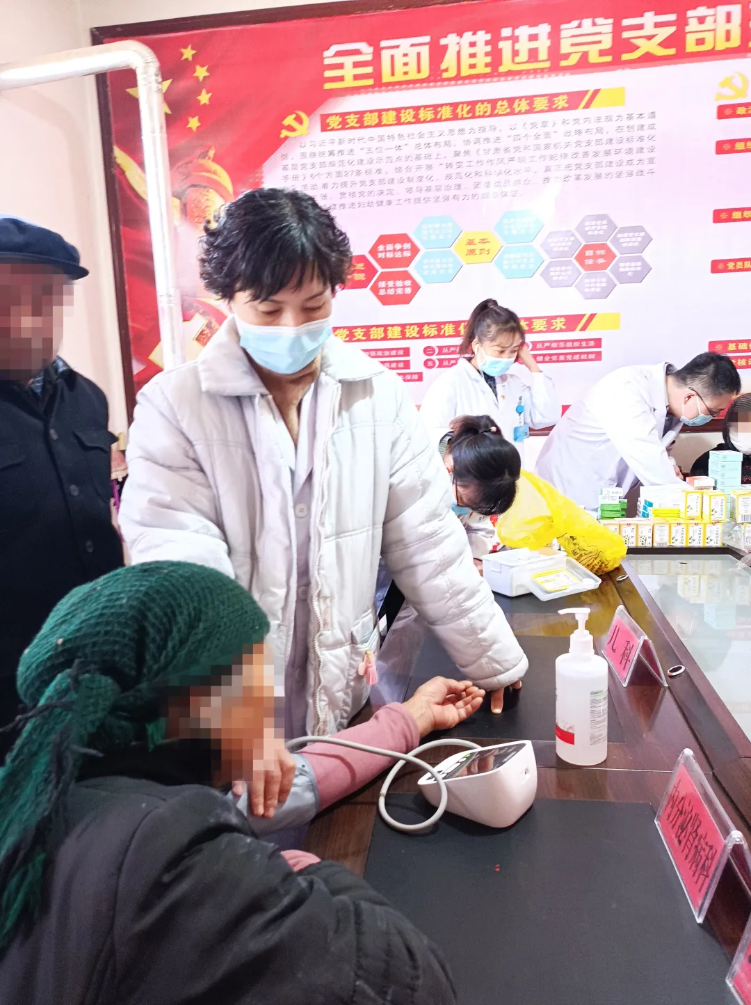 【义诊活动】甘肃中医药大学第四附属医院 甘肃宝石花医院组织专家前往庄浪县下乡义诊