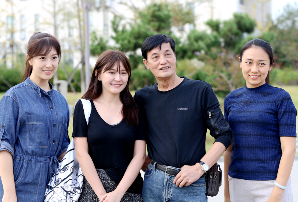 "挂历女神"李羚:嫁大13岁平凡丈夫,车库当婚房,现在怎么样了