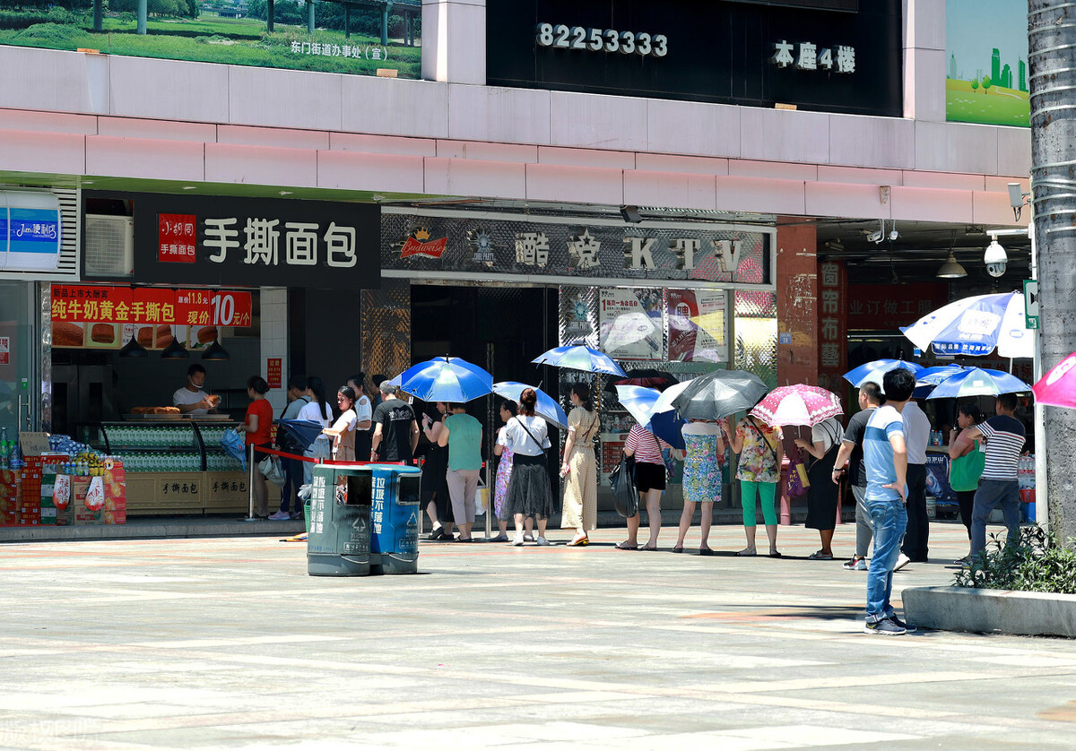 深圳石岩门面跌了六成，想做生意去石岩随便找，不用喝茶费转让费