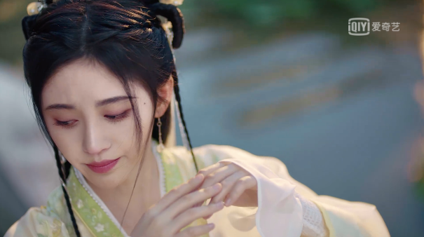 十个校花九个不得志？因美貌成名的她们：吴倩离婚，章泽天被嘲讽