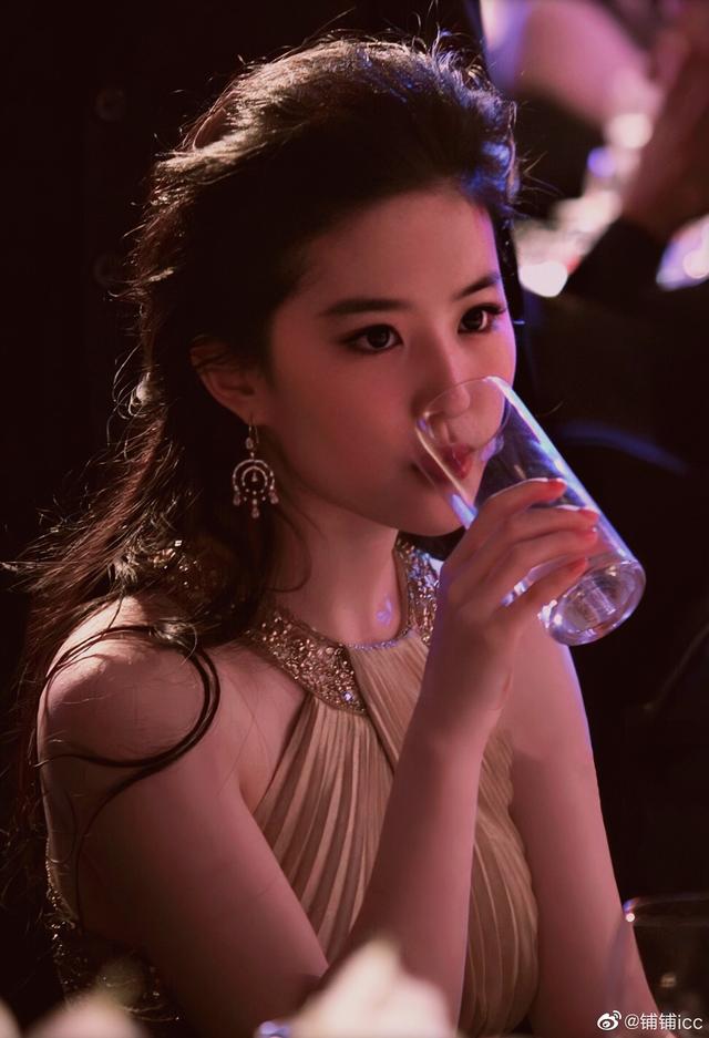 有一种美,叫刘亦菲身上的贵族气质