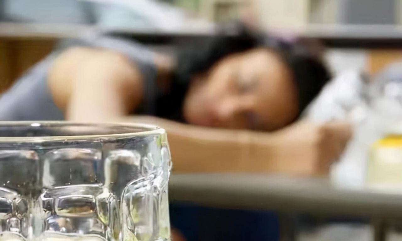 祸害女性的“听话水”有多可怕？51岁老汉利用它，侵犯上百名女性