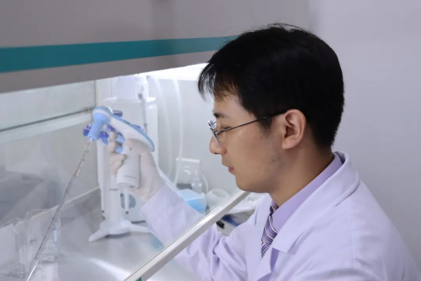 从南京大学毕业，他留美归国，开发癌症诊断新技术，获钟南山院士点赞！