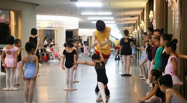 杨丽萍关门弟子郭冷：除了跳舞什么都不会做，年入百万却无人敢嫁