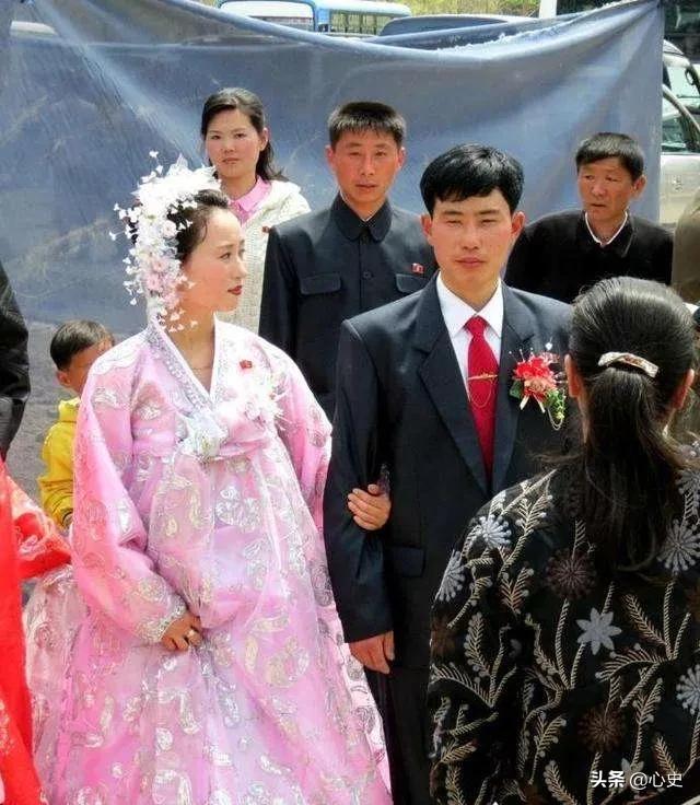 真实情况是外国人去娶老婆要一袋钱