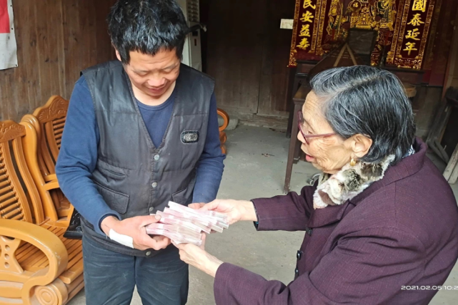 浙江女人陈金英：80岁欠债2077万90岁还清，10年时间她到底干了啥