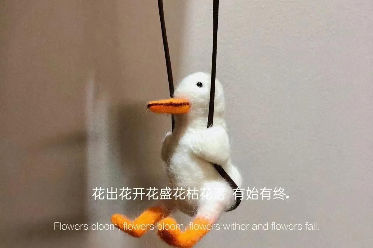 适合强颜欢笑时发的图片文案