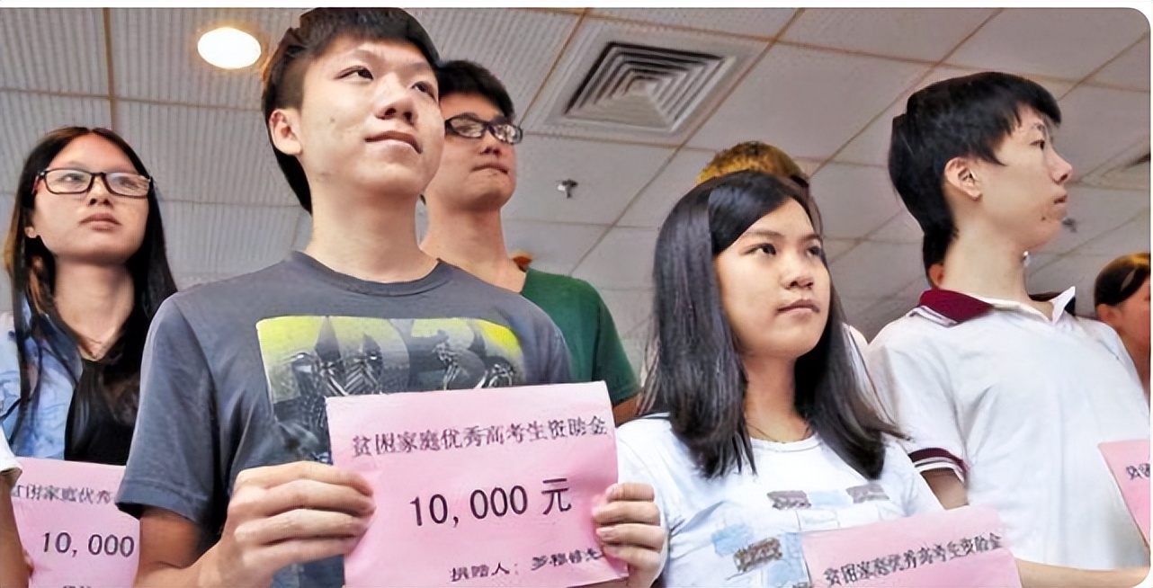 大学生每月生活费等级表，第一级堪比荒野求生，学生囊中羞涩