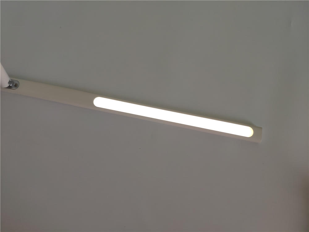 米家台灯经典再升级：全光谱灯珠+Ra95显色+语音可控