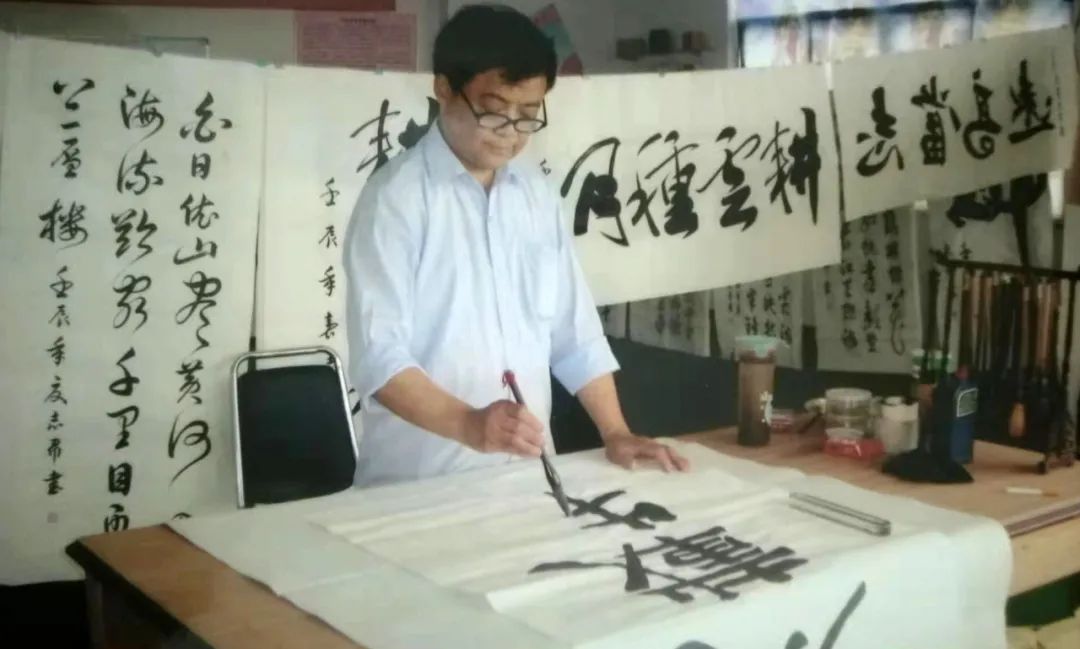 �����Ͻ�ʦ���� ��������д���ڡ��������鷨����־����Ʒ����