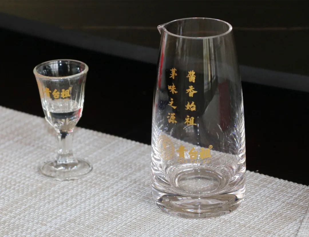 赏析古代赞美白酒的诗文，白酒又岂止怡情