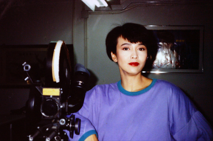 “香江奇女”郑裕玲：两段感情耗费26年青春，64岁未婚没孩子