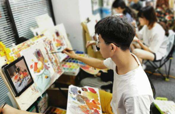 冬奥吉祥物“冰墩墩”可爱爆棚，设计它的学校，却不是985高校